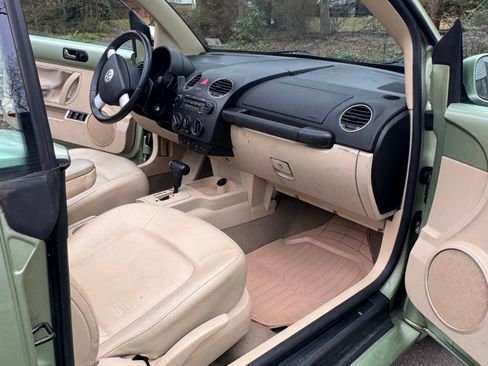 Used 2008 Volkswagen Beetle SE image 8