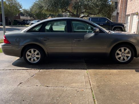 Used 2006 Ford Five Hundred SEL image 5