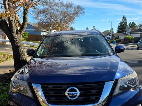 Used 2018 Nissan Pathfinder SV image 9