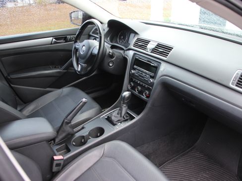 Used 2015 Volkswagen Passat 1.8T Wolfsburg Edition image 11