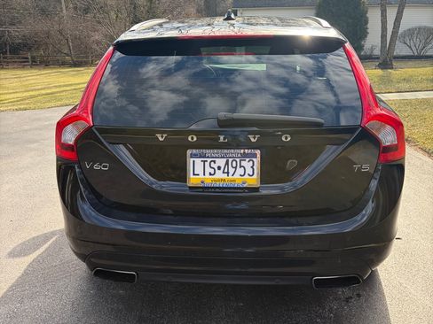 Used 2015 Volvo V60 T5 Platinum image 4