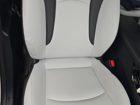 Used 2018 Toyota Prius Prime Premium image 9