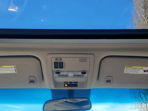 Used 2010 Chevrolet Avalanche LTZ image 10