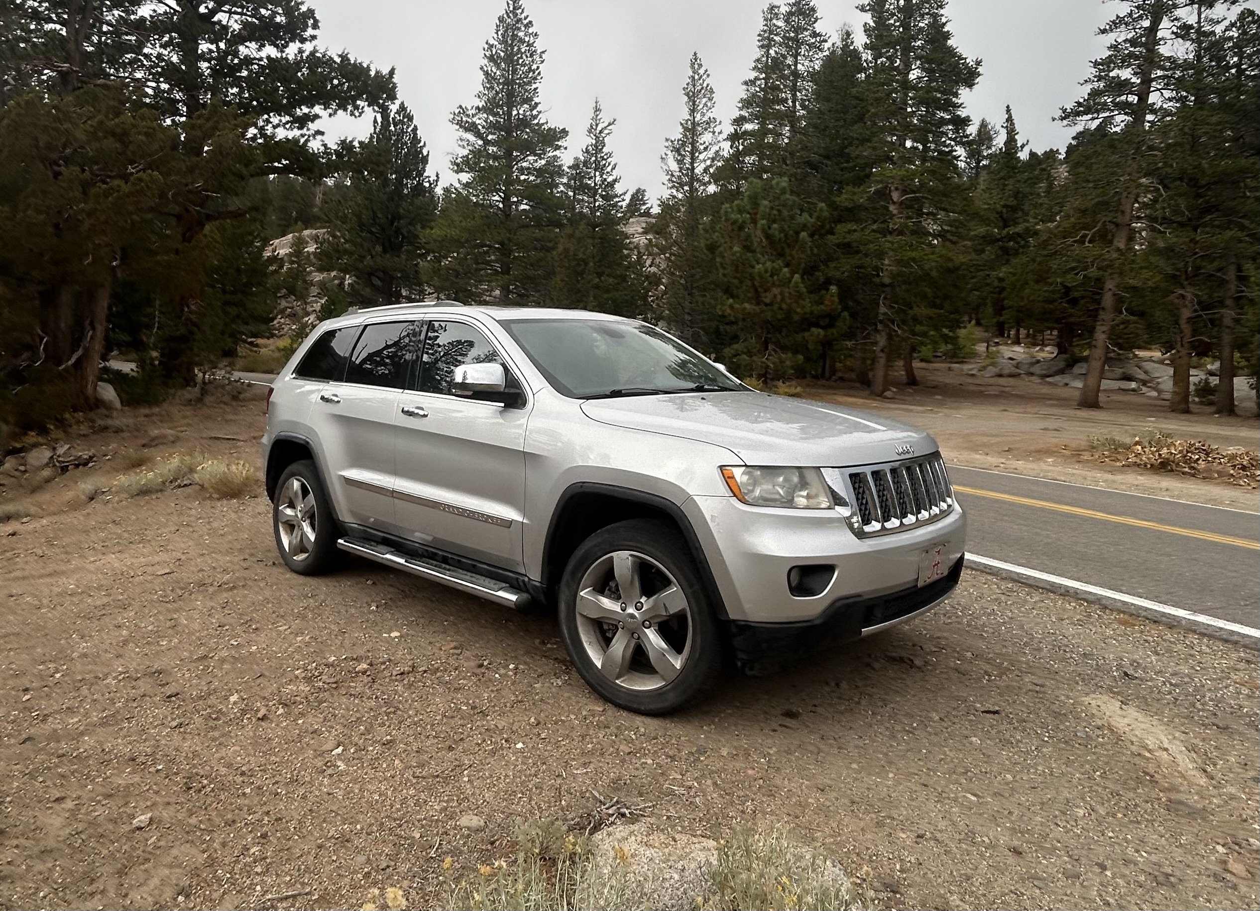 Used 2011 Jeep Grand Cherokee Overland w/ Trailer Tow Group IV RWD image 1