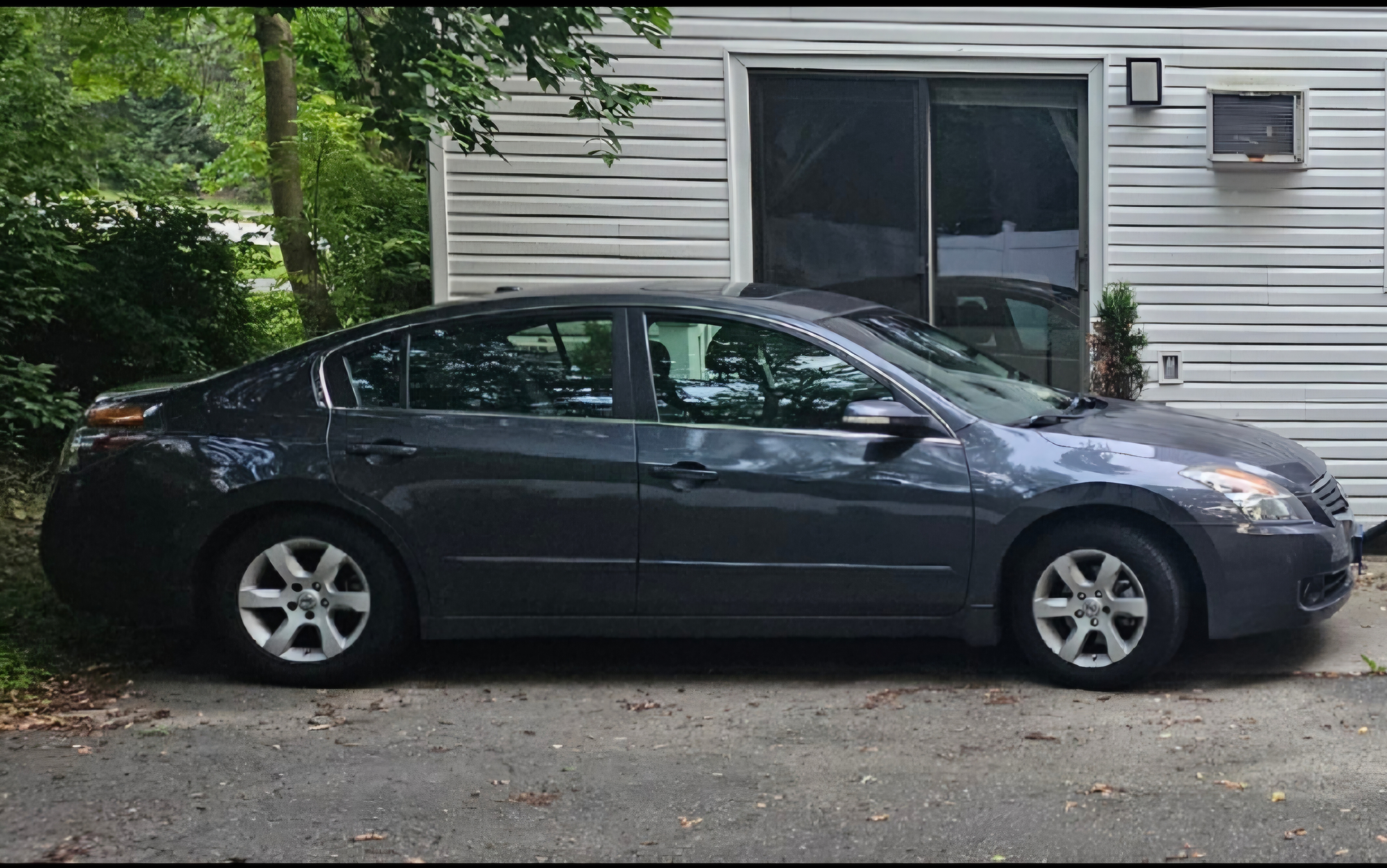 Used 2009 Nissan Altima 3.5 SL w/ Emergency Aid Pkg FWD image 1