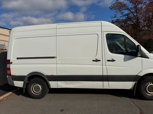Used 2014 Mercedes-Benz Sprinter 2500 image 22