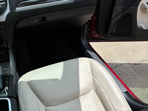 Used 2015 Chrysler 300 Limited w/ Driver Convenience Group RWD image 11