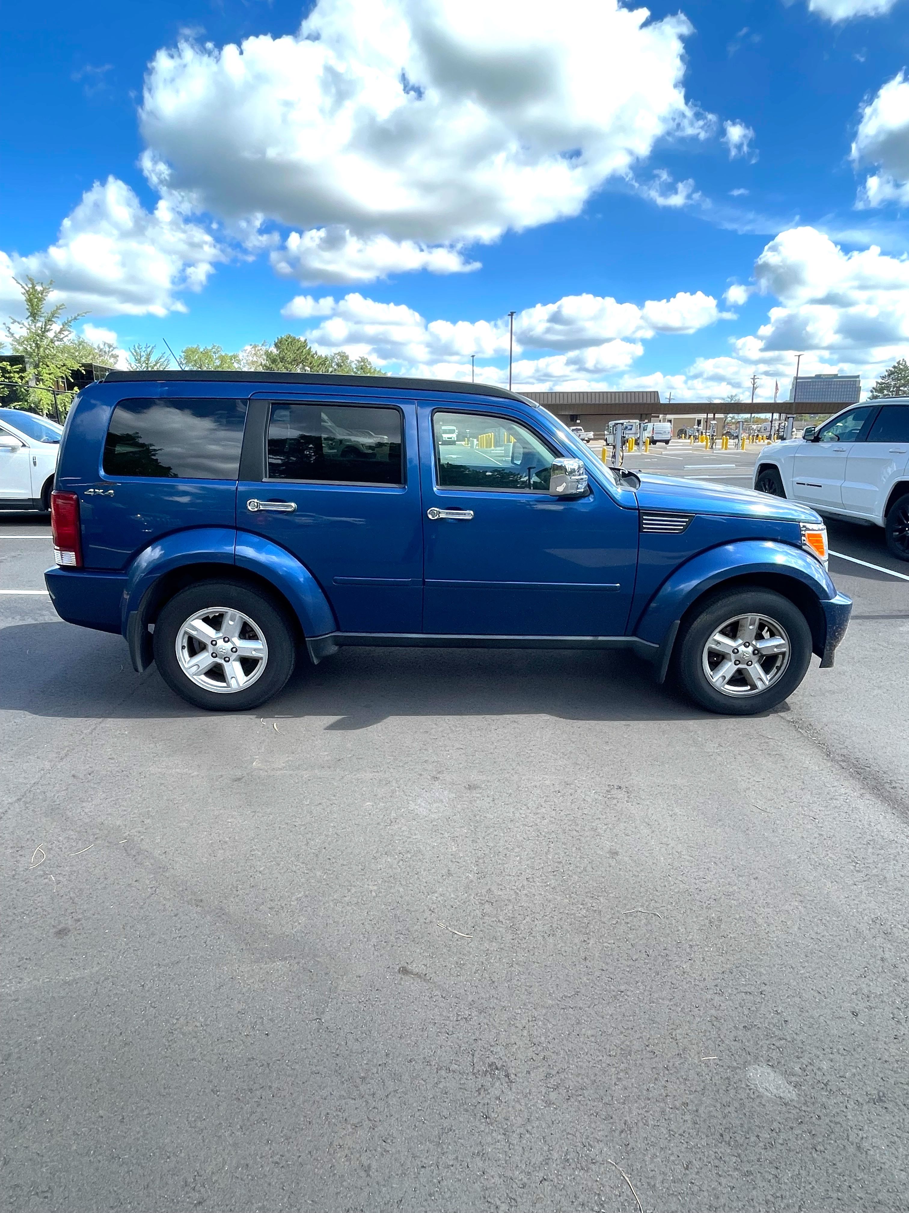 Used 2009 Dodge Nitro SE AWD/4WD image 2