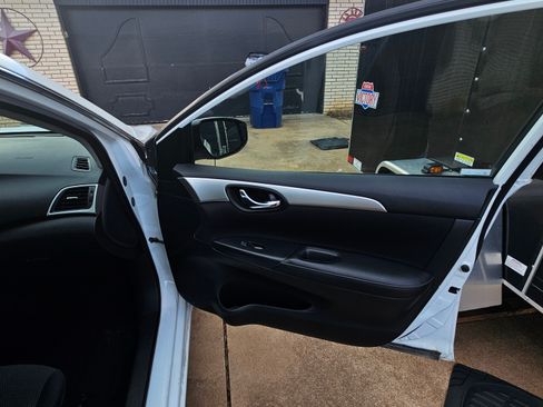 Used 2016 Nissan Sentra S image 15