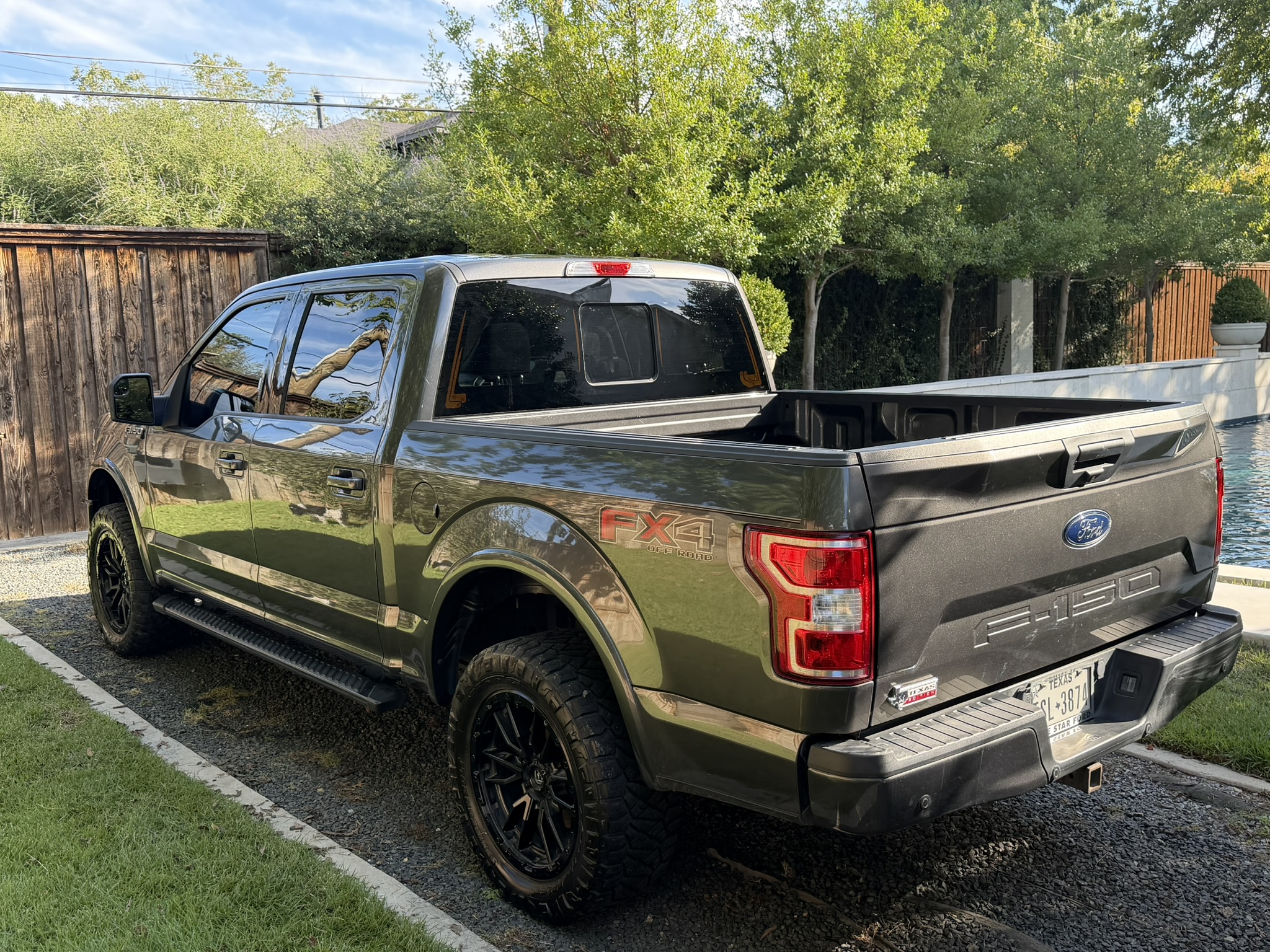 Used 2018 Ford F150 XLT w/ Equipment Group 302A Luxury AWD/4WD image 4