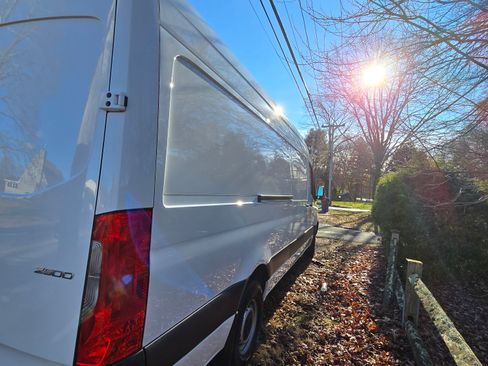 Used 2022 Mercedes-Benz Sprinter 2500 image 11