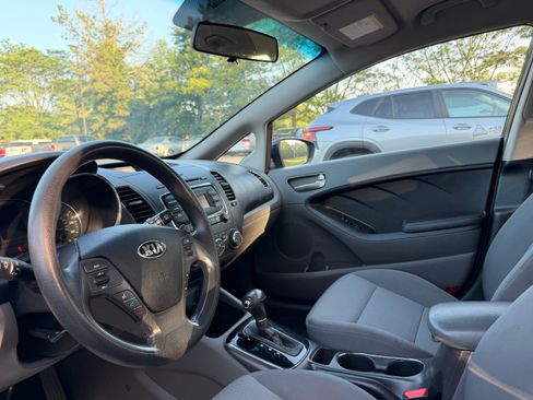 Used 2017 Kia Forte LX FWD image 8