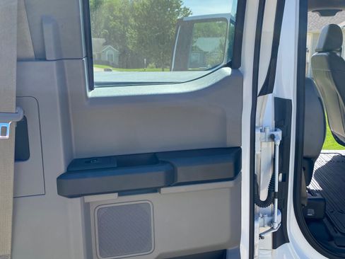 Used 2017 Ford F250 XL w/ Power Equipment Group AWD/4WD image 30