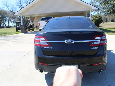 Used 2018 Ford Taurus SEL w/ Equipment Group 201A image 6