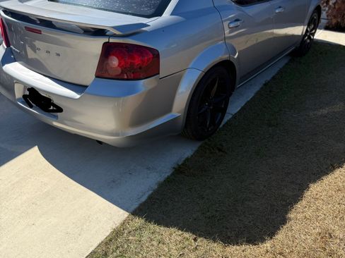 Used 2014 Dodge Avenger SE w/ Blacktop Package image 4