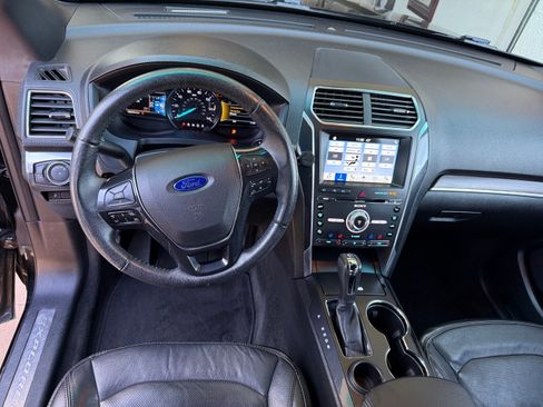Used 2017 Ford Explorer Limited w/ Equipment Group 301A image 5