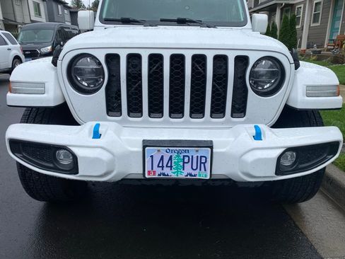 Used 2021 Jeep Wrangler Unlimited Sahara image 9