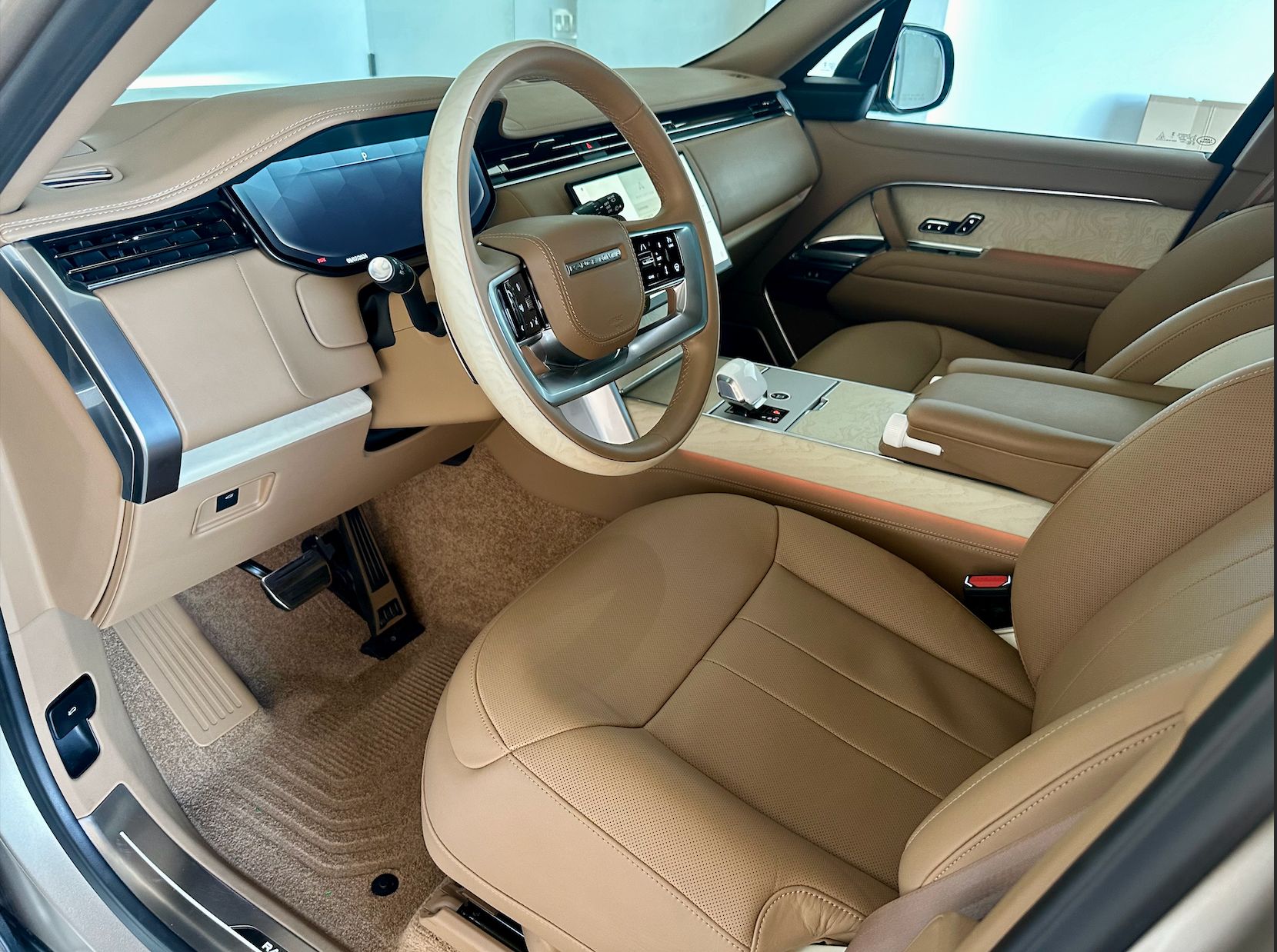 Used 2024 Land Rover Range Rover SV AWD/4WD image 13