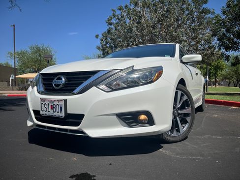 Used 2017 Nissan Altima 2.5 SR FWD image 4