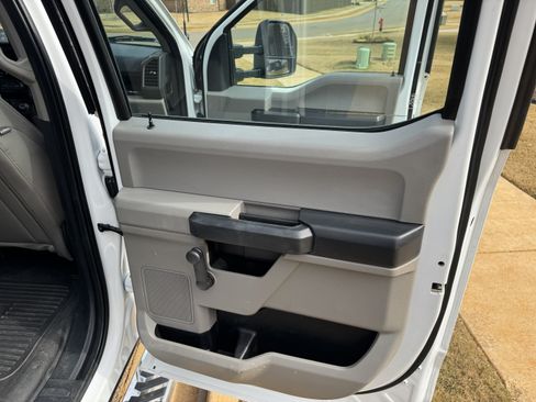 Used 2022 Ford F250 XL image 9