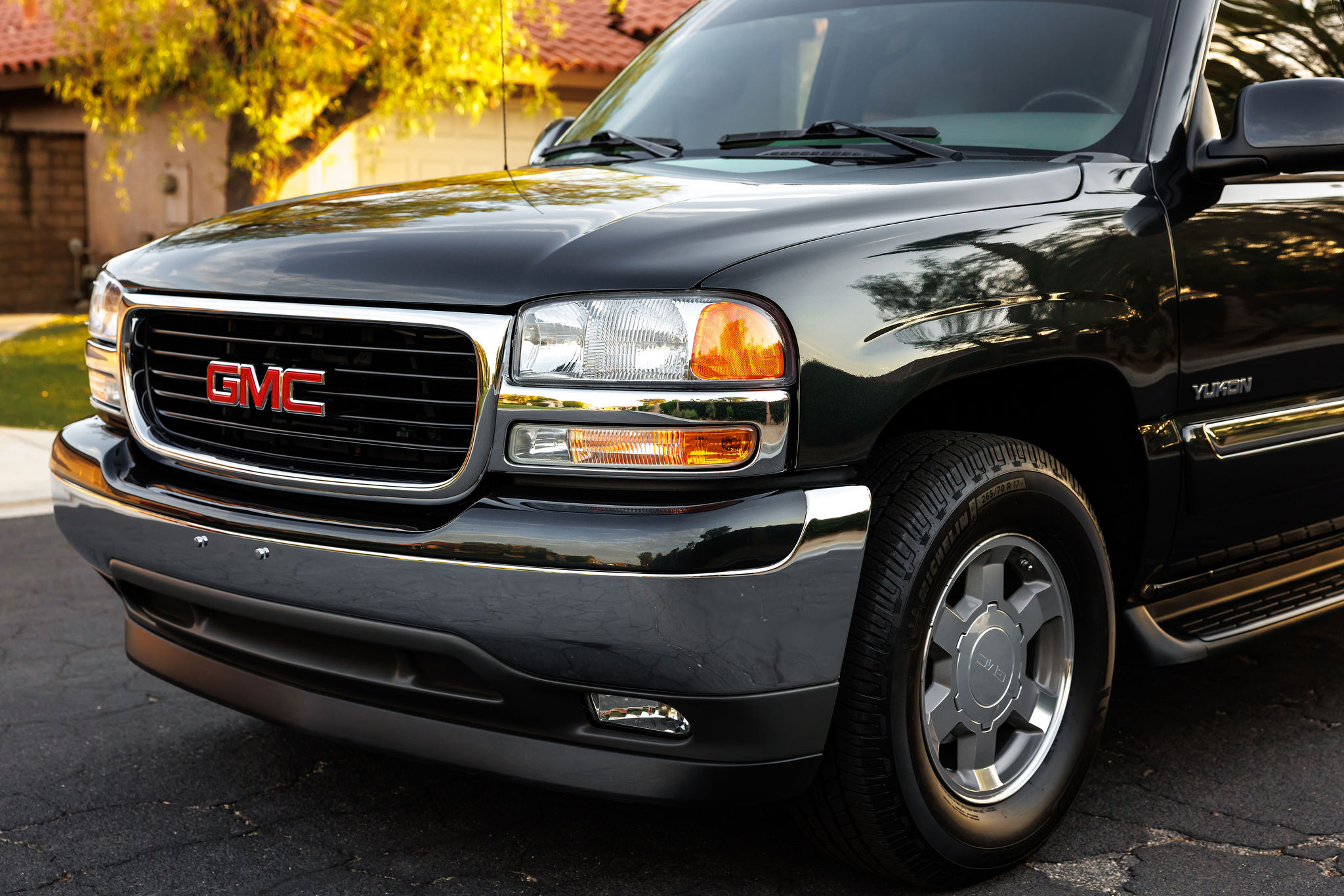 Used 2005 GMC Yukon SLT w/ SLT Preferred Equipment Group RWD image 1