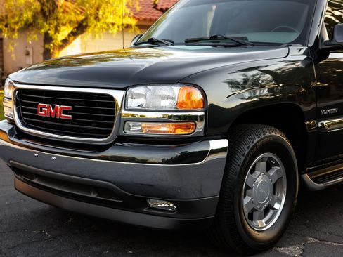 Used 2005 GMC Yukon SLT w/ SLT Preferred Equipment Group RWD image 1