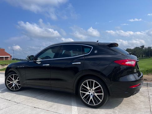 Used 2017 Maserati Levante S AWD/4WD image 6