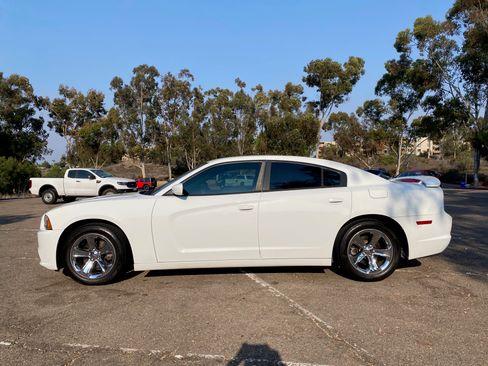 Used 2012 Dodge Charger SE w/ Sport Appearance Group image 4