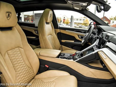 Used 2021 Lamborghini Urus Sport Utility 4D image 10