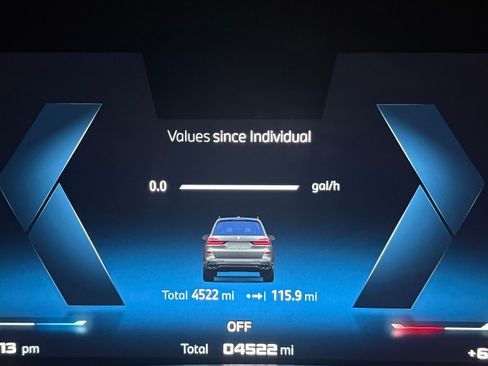 Used 2025 BMW X7 M60i w/ M Sport Professional Package image 32