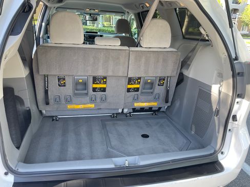 Used 2013 Toyota Sienna LE FWD image 8