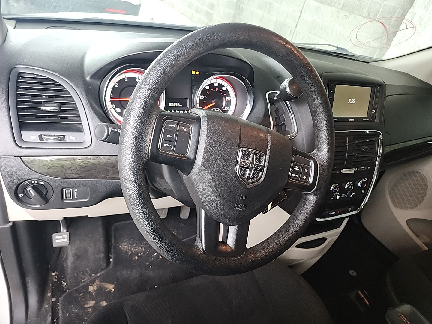 Used 2019 Dodge Grand Caravan SE w/ UConnect Hands-Free Group FWD image 21