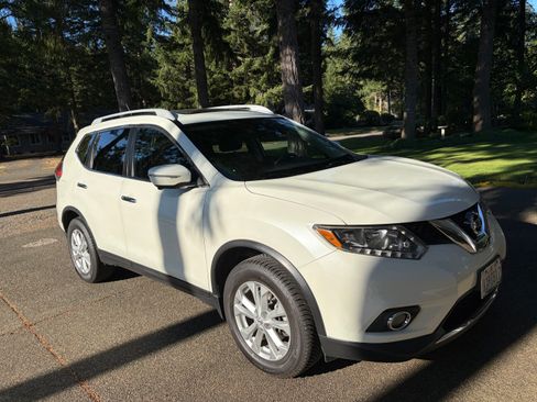Used 2015 Nissan Rogue SV w/ SV Premium Package AWD/4WD image 4