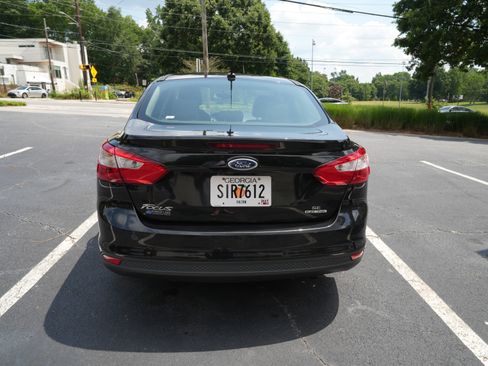 Used 2014 Ford Focus SE w/ SE Winter Package FWD image 6