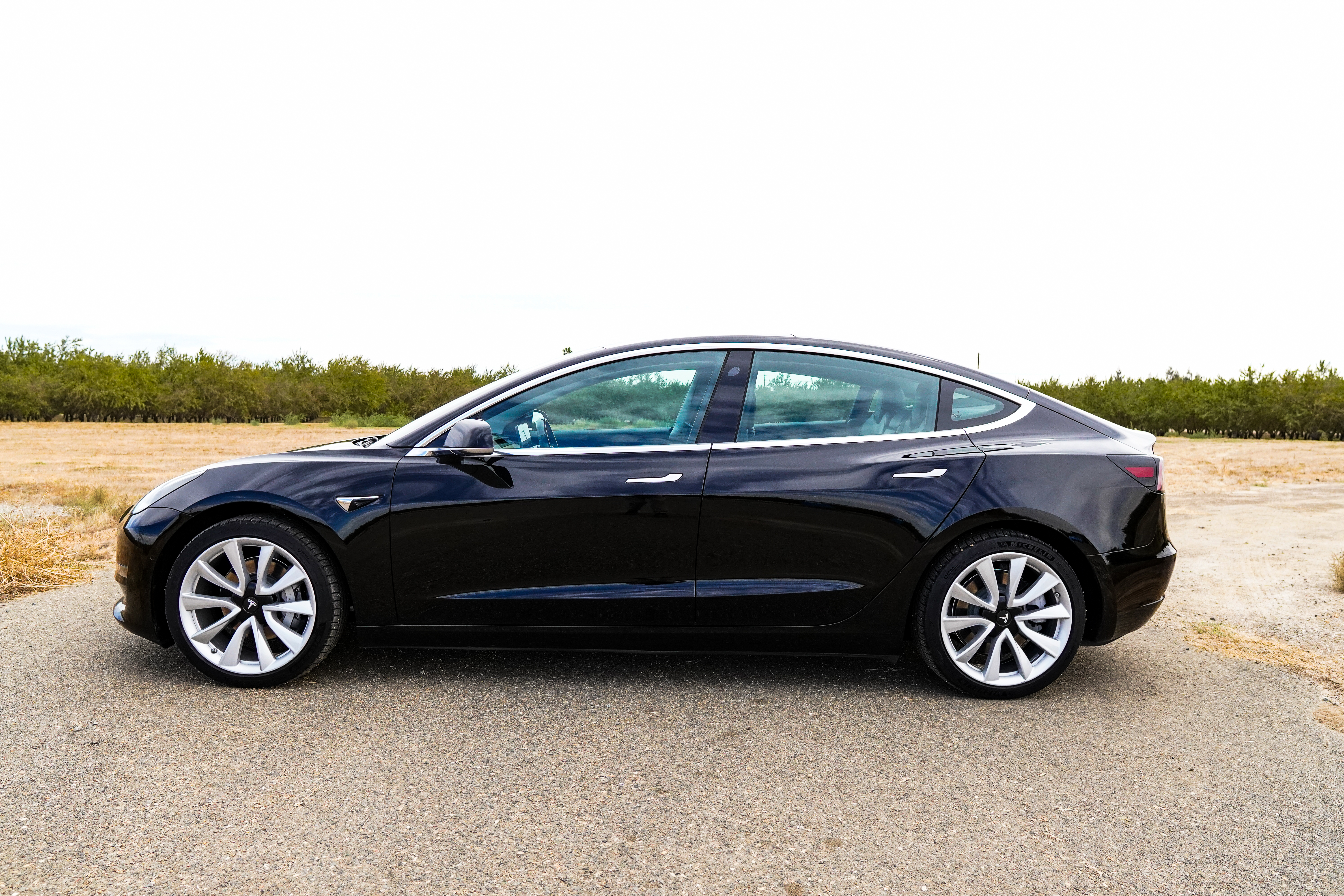 Used 2019 Tesla Model 3 Long Range RWD image 2