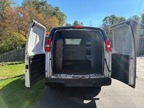 Used 2017 Chevrolet Express 2500 image 14