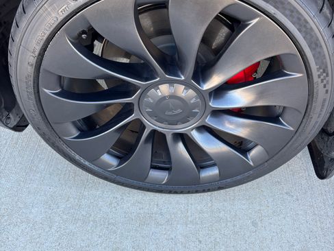 Used 2023 Tesla Model Y Performance image 8