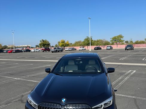 Used 2021 BMW 750i xDrive w/ Executive Package image 4