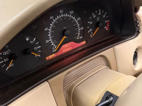 Used 1999 Mercedes-Benz E 320 Sedan image 1