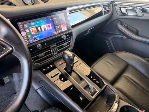 Used 2023 Porsche Macan AWD/4WD image 16