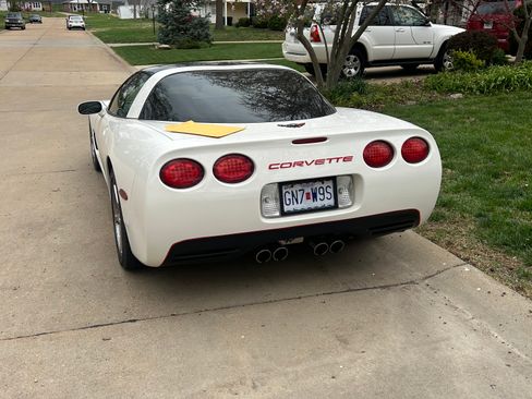 Used 2001 Chevrolet Corvette Coupe w/ Preferred Equipment Group2 RWD image 6