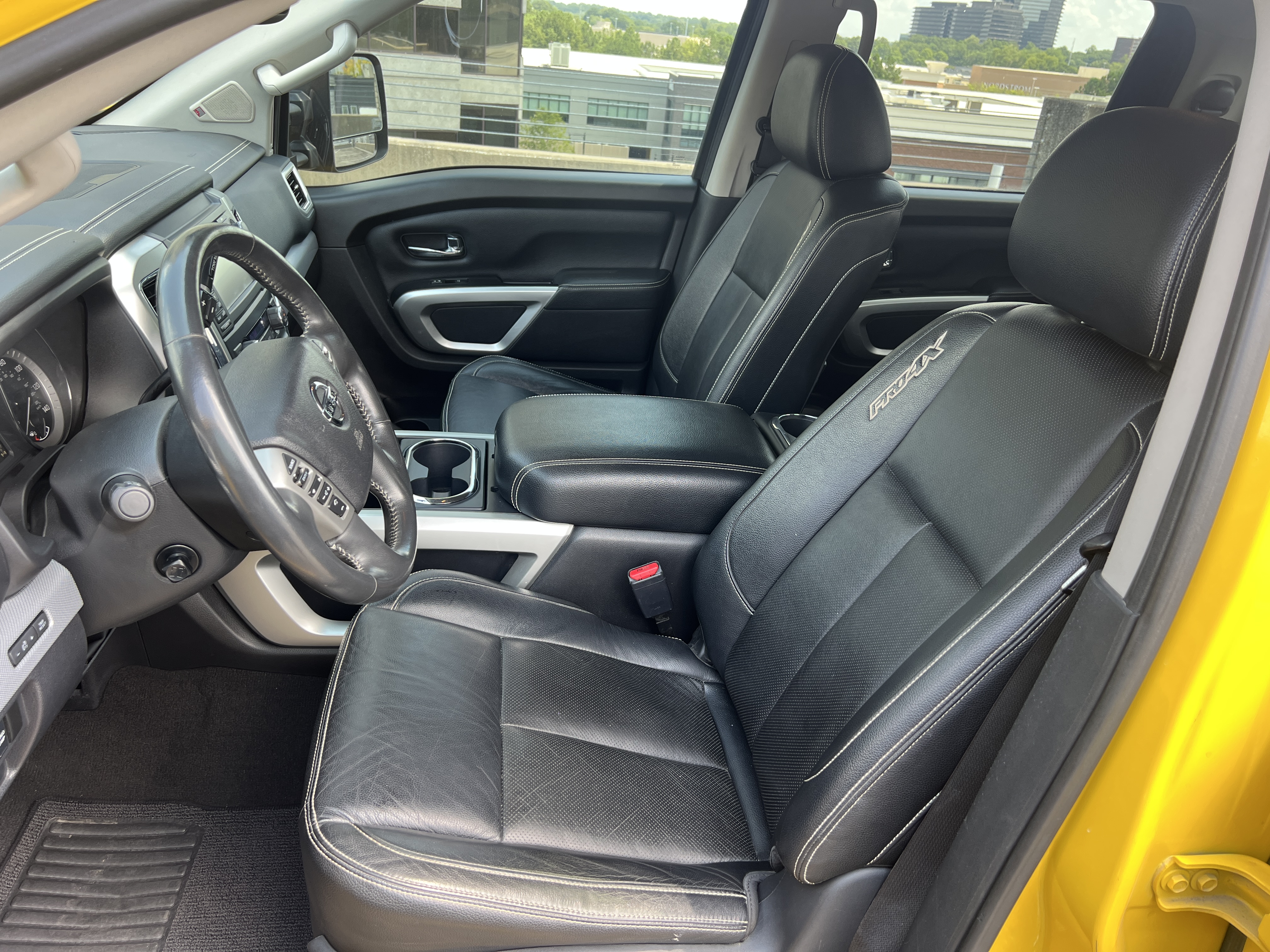 Used 2018 Nissan Titan PRO-4X w/ Pro-4x Convenience Package AWD/4WD image 19