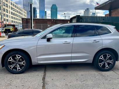 Used 2022 Volvo XC60 B5 Momentum w/ Climate Package