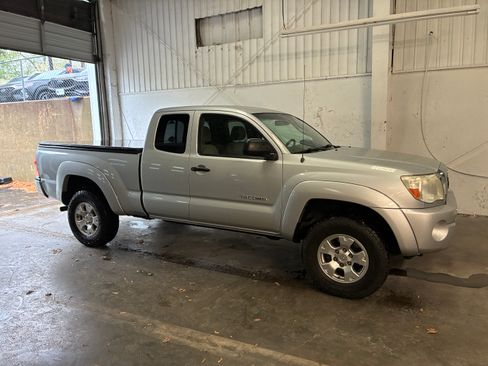 Used 2005 Toyota Tacoma 4x4 Access Cab image 1