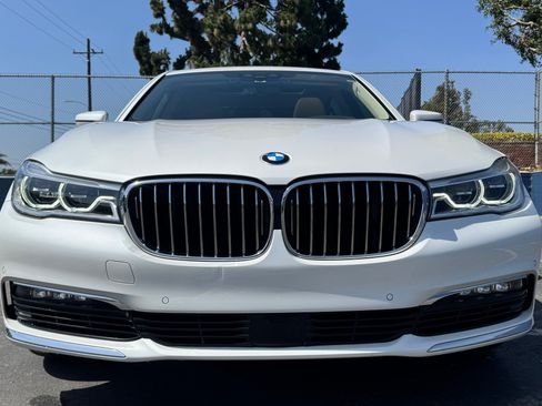 Used 2018 BMW 750i xDrive AWD/4WD image 18