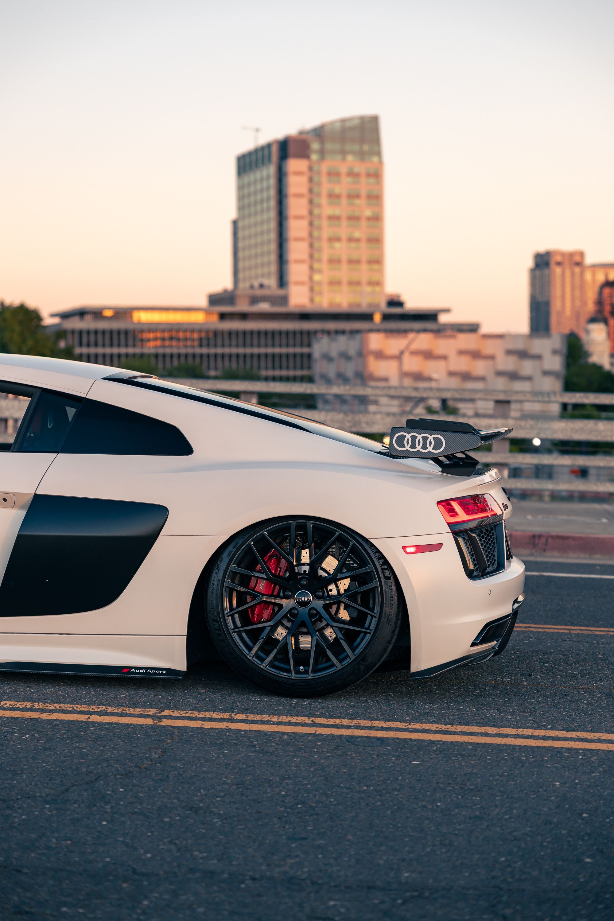 Used 2018 Audi R8 V10 w/ Premium Package RWD image 12