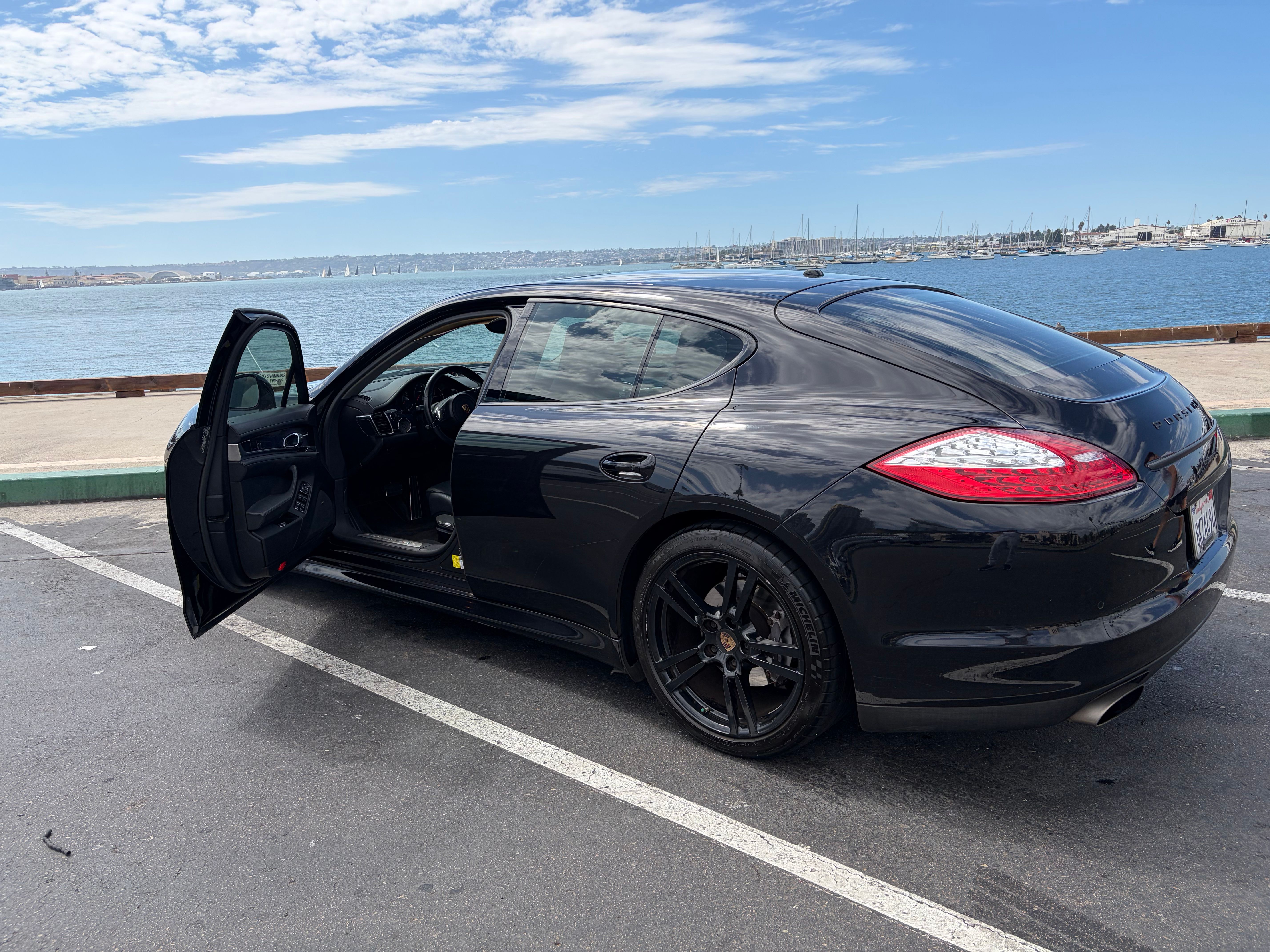 Used 2013 Porsche Panamera 4 Platinum Edition AWD/4WD image 4