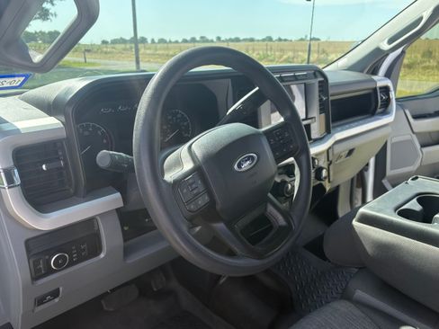Used 2023 Ford F250 XL w/ STX Appearance Package AWD/4WD image 2