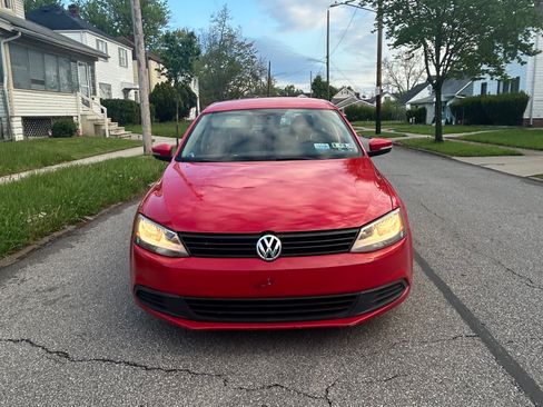 Used 2012 Volkswagen Jetta SE FWD image 2