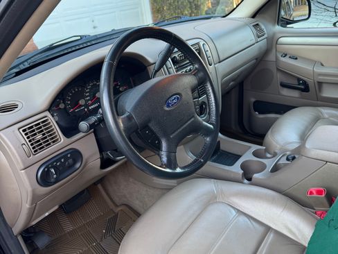 Used 2004 Ford Explorer Sport XLT image 5
